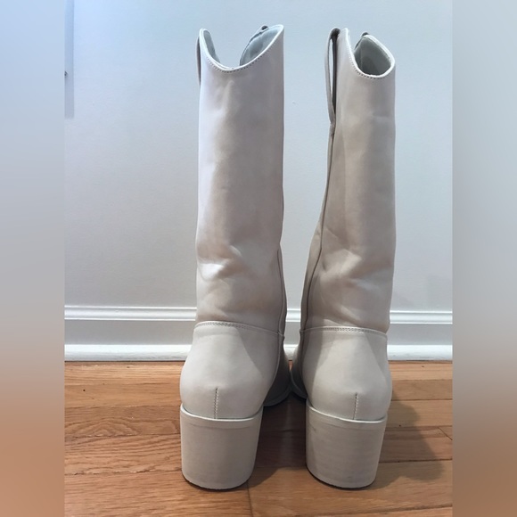 ⚡️ SOLD Mid Height Calf Waterproof Faux Suede Ivory Boots Size 9 - Picture 7 of 8